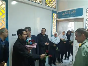 روءسای محترم شبکه بهداشت و درمان و بیمارستان امام با جمعی از مسئولین سپاه ناحیه بناب با حضور در بخش های بیمارستان ولادت خانم زینب کبری (س) و روز پرستار را تبریک گفتند