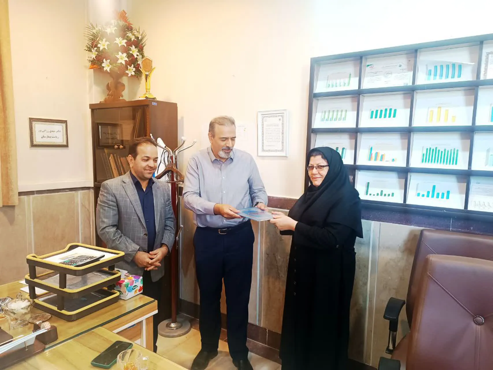 💥💥خانم تیزفهم مدیر جدید بیمارستان امام خمینی(ره)بناب